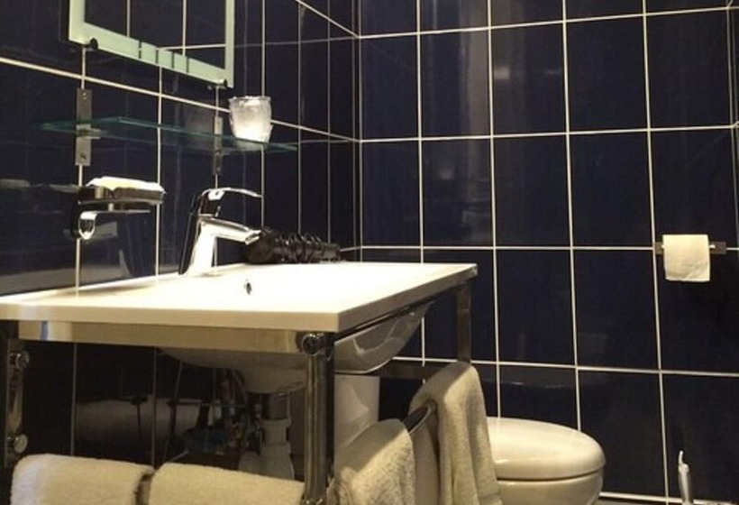 이코노미 룸, Berthelot