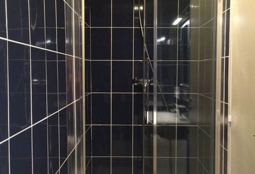 이코노미 룸, Berthelot