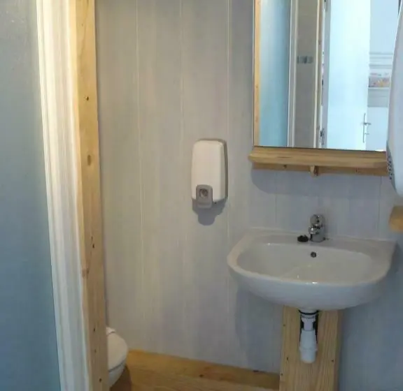 Standard Neljän Hengen Huone, Hôtel Des Cimes
