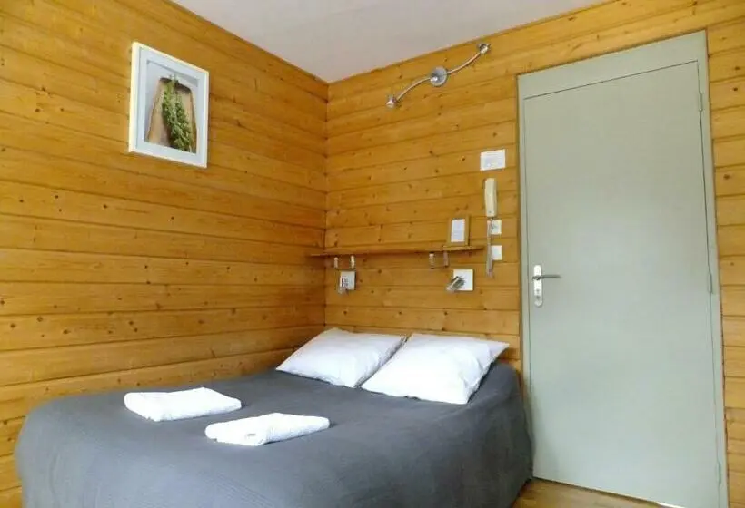 Standard Neljän Hengen Huone, Hôtel Des Cimes