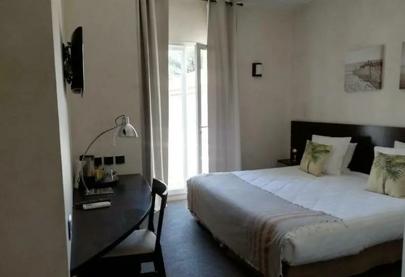 Superior Room with Terrace, Le Synaya