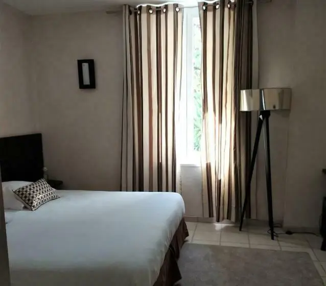 Standard-huone, Le Synaya