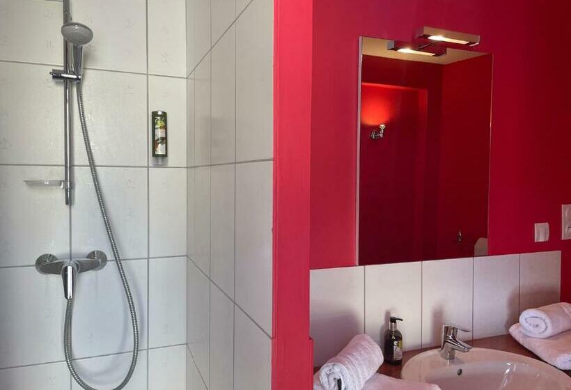 标准三人间, Logis Hotel Castel De Mirambel