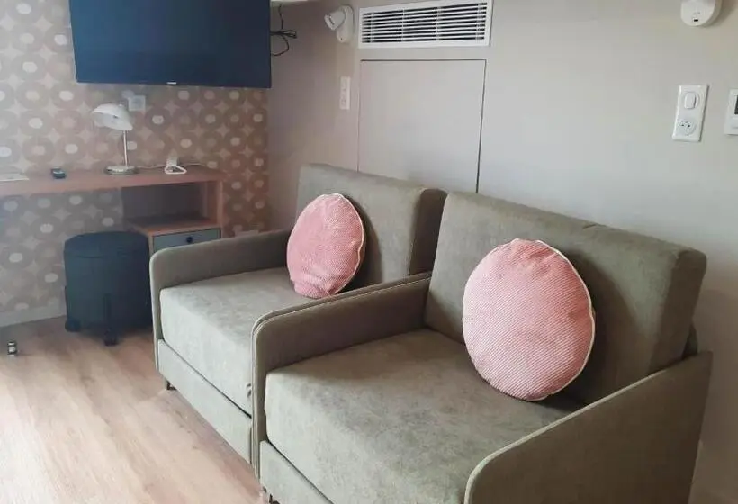 スタンダード4人部屋, Trinquet