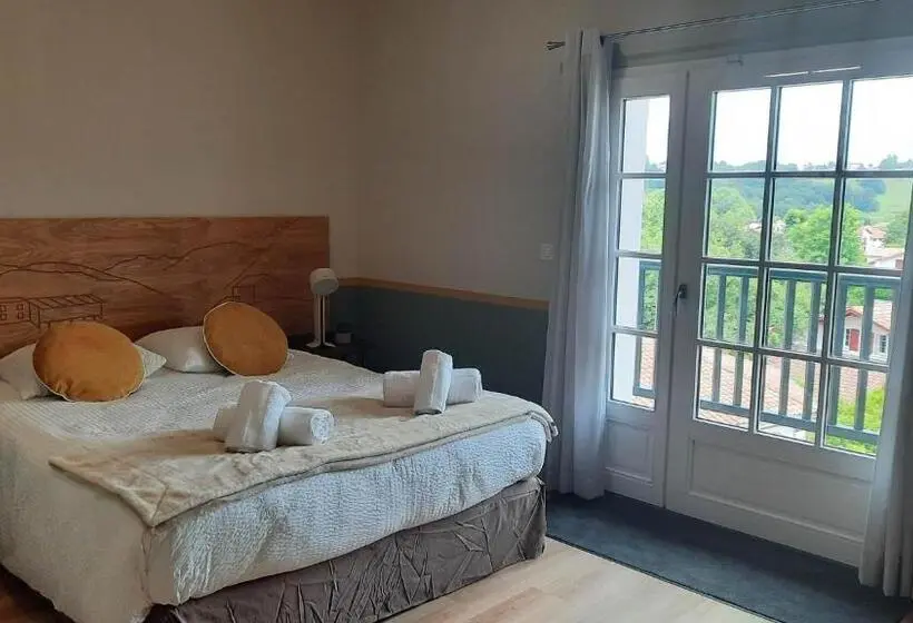 スタンダード4人部屋, Trinquet