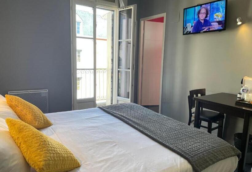 Номер Стандарт, Logis Hotel Castel De Mirambel