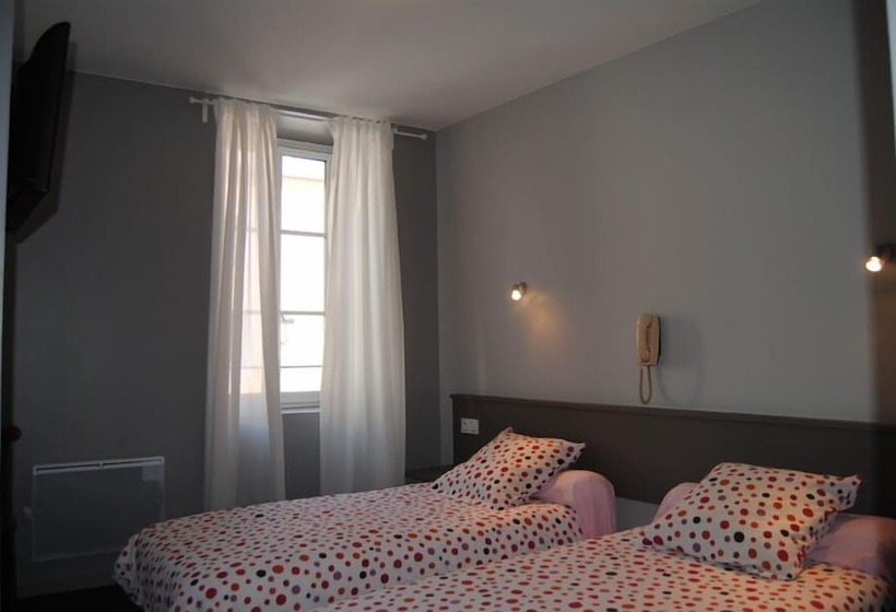 Номер Стандарт Трехместный, Logis Hotel Castel De Mirambel
