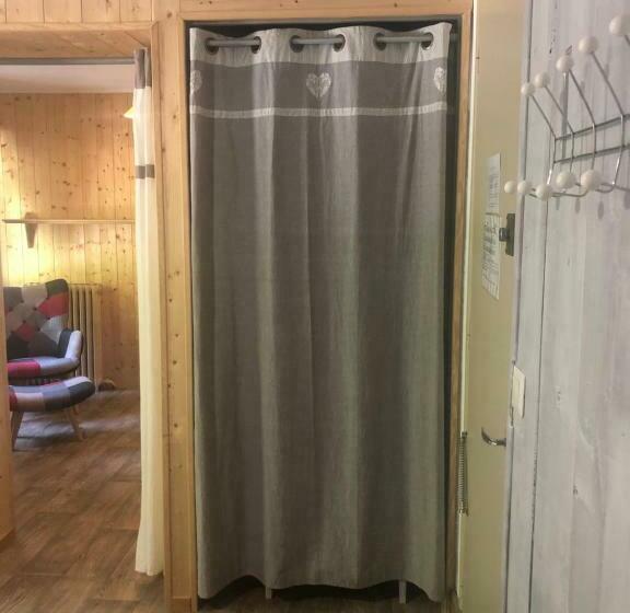 标准三人间, Bar Hotel Restaurant Le Margeriaz