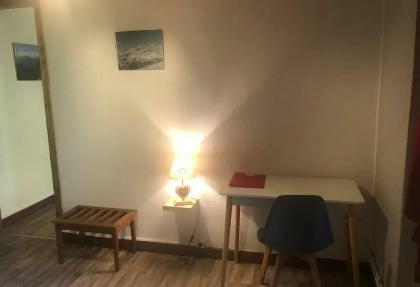Standard Neljän Hengen Huone, Bar Hotel Restaurant Le Margeriaz