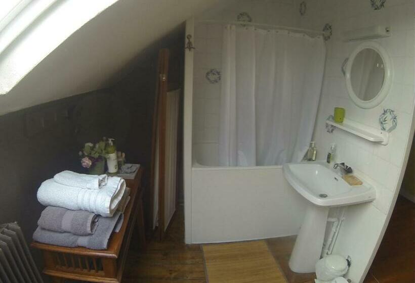 Номер Economy, Abri Du Passant