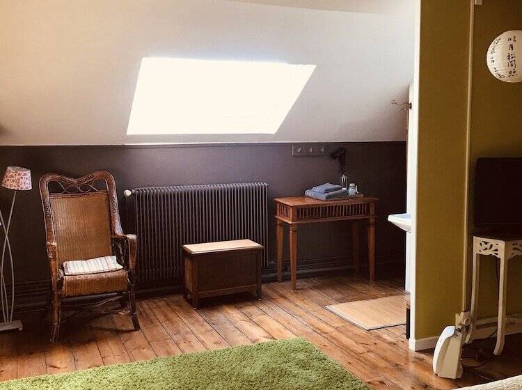 Номер Economy, Abri Du Passant