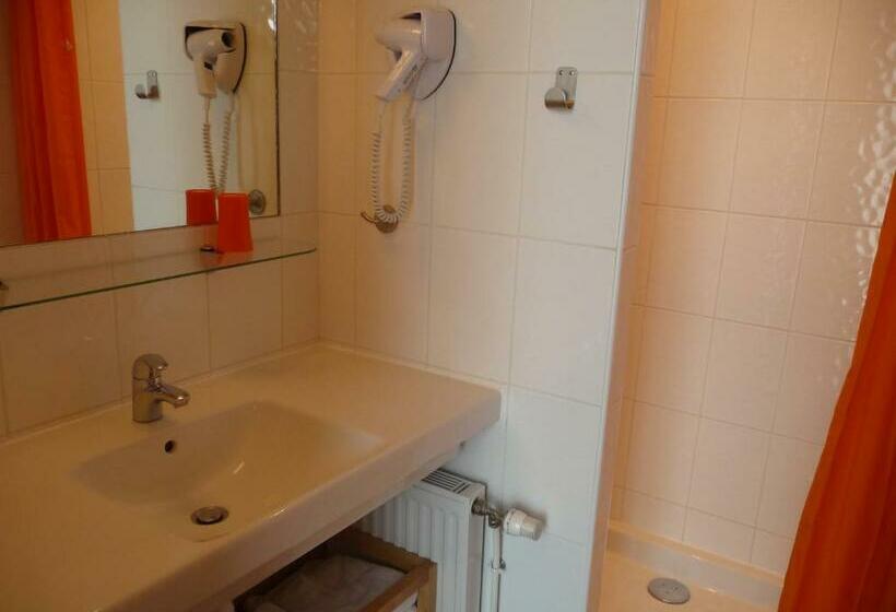 Студио Стандарт с Балконом, Au Troubadour