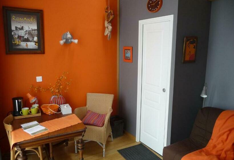 Студио Стандарт с Балконом, Au Troubadour