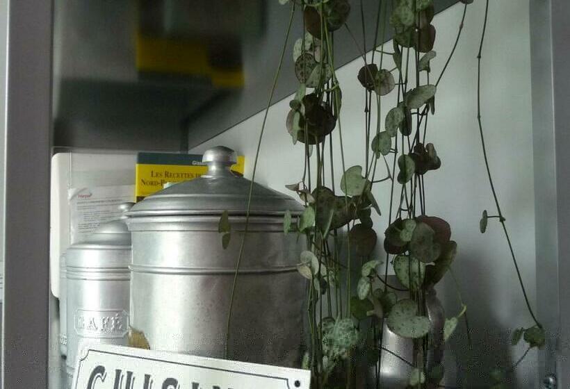 Студио Стандарт с Балконом, Au Troubadour