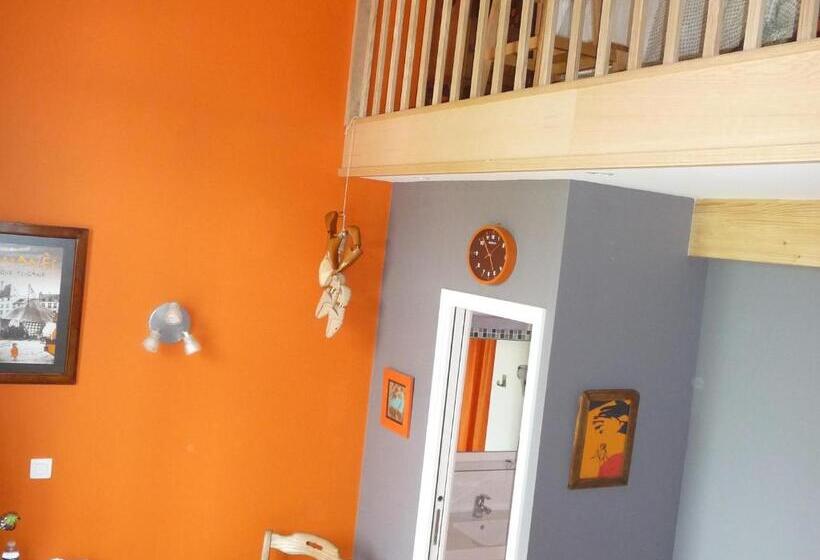 Студио Стандарт с Балконом, Au Troubadour