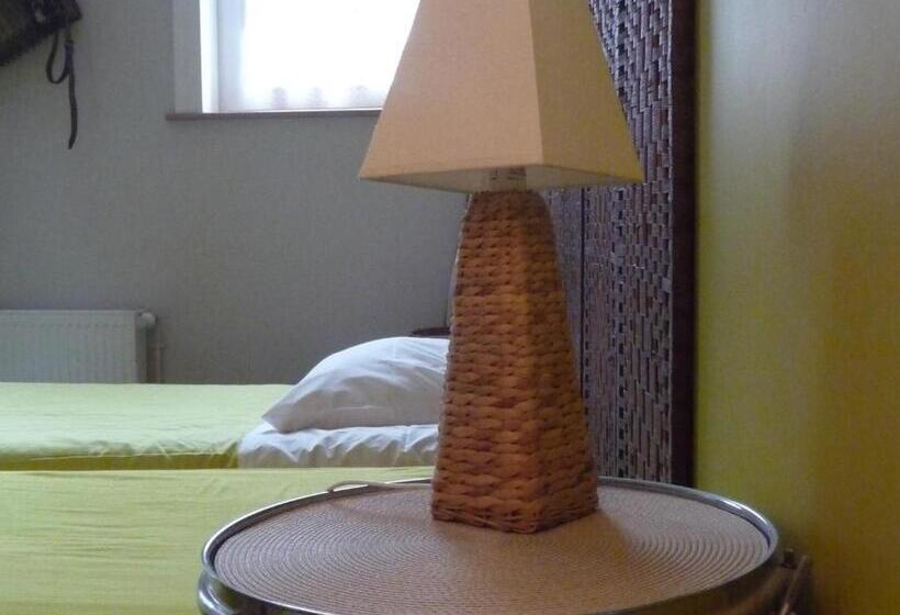 Номер Стандарт, Au Troubadour