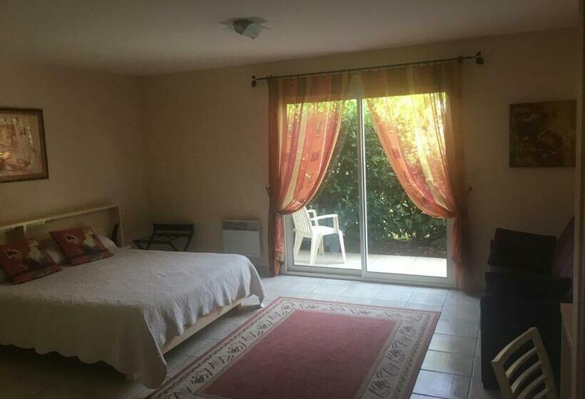 غرفة قياسية, Chambres D Hotes La Coloniale