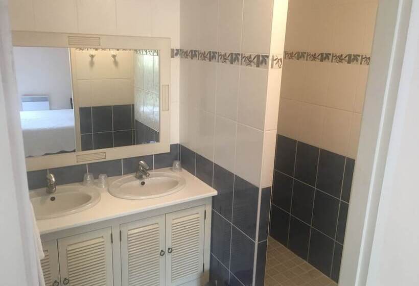 غرفة قياسية, Chambres D Hotes La Coloniale