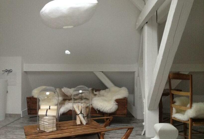 高级三人间, La Villa 1901