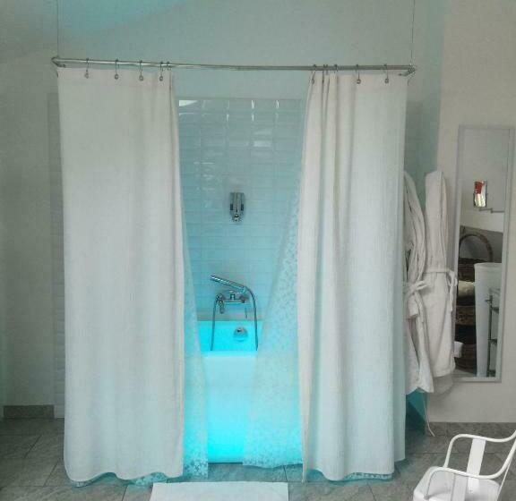 高级三人间, La Villa 1901