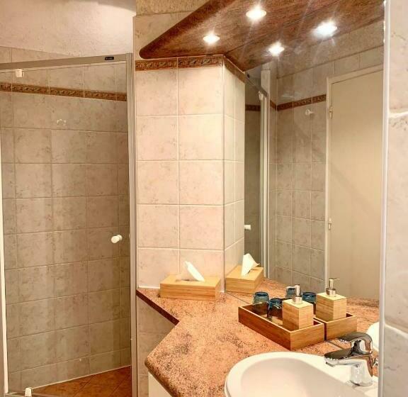 חדר סטנדרט לשלושה, Le Barry Du Grand Chemin