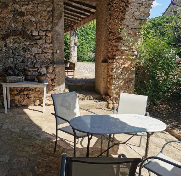 חדר משפחתי, Le Barry Du Grand Chemin