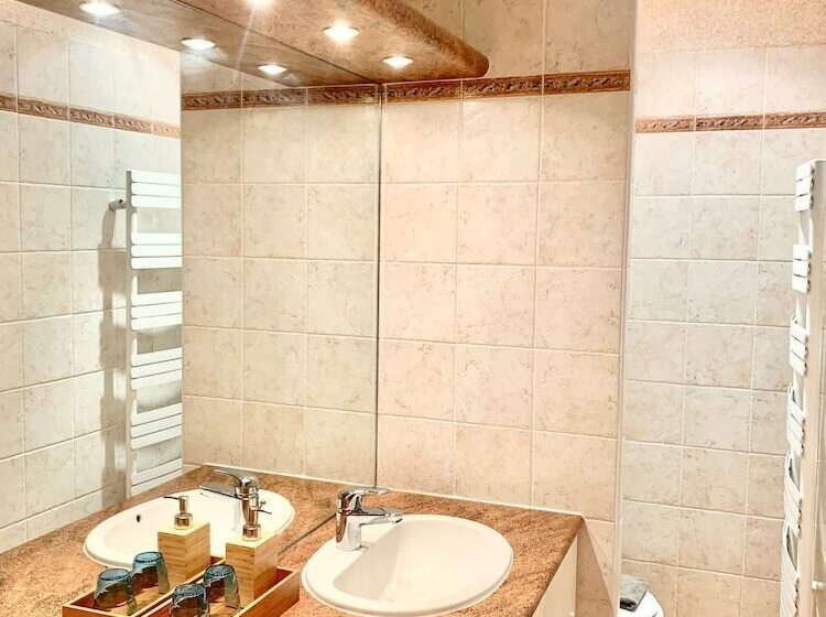 חדר סטנדרט לשלושה, Le Barry Du Grand Chemin