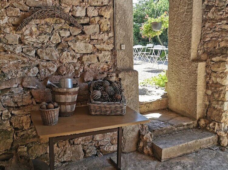 חדר משפחתי, Le Barry Du Grand Chemin