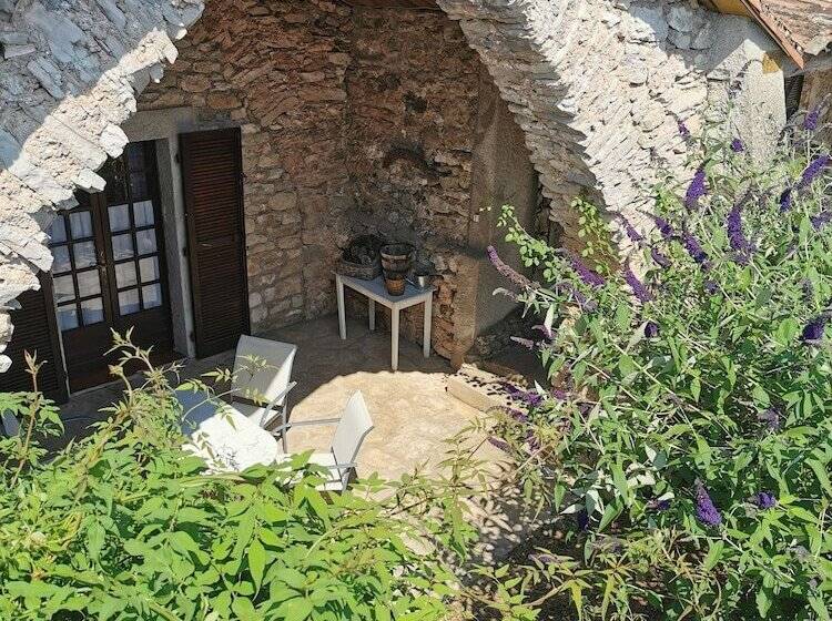 חדר משפחתי, Le Barry Du Grand Chemin