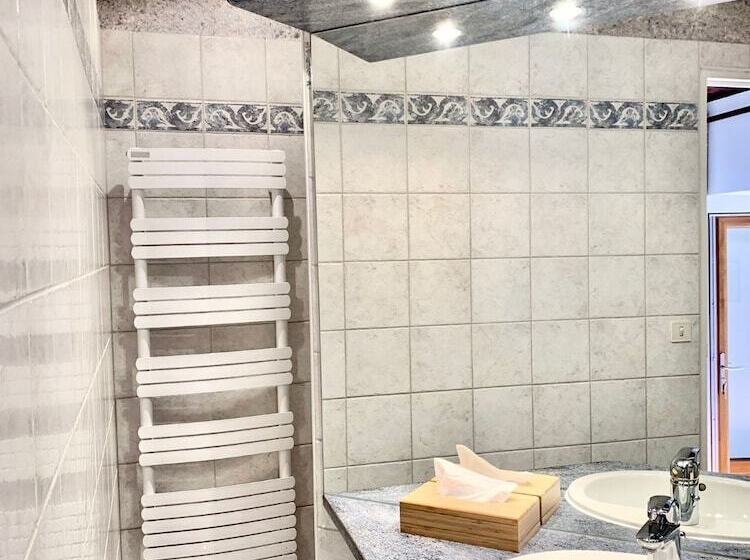 חדר משפחתי, Le Barry Du Grand Chemin