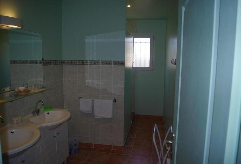 バルコニー付きスタンダードトリプルルーム, Le Mas De L'amandier