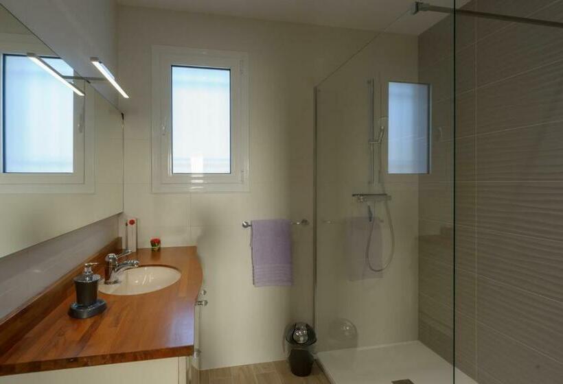 스탠다드 룸, Les Raisins Du Bonheur