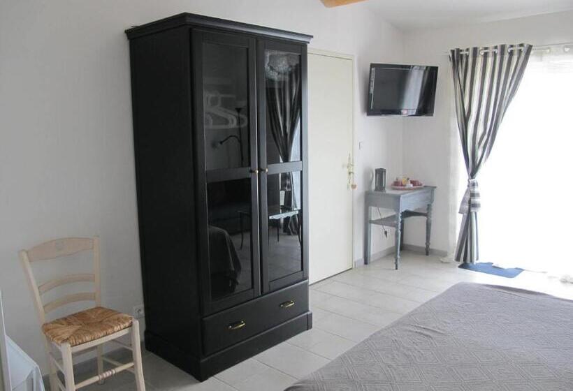 غرفة سوبيريور, Lou Cardalines