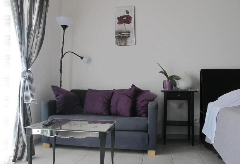 غرفة سوبيريور, Lou Cardalines