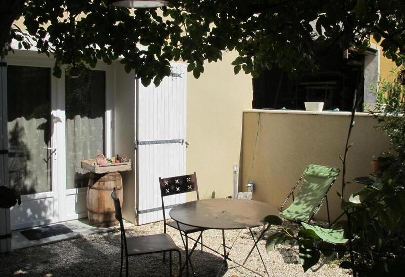 غرفة قياسية, Lou Cardalines