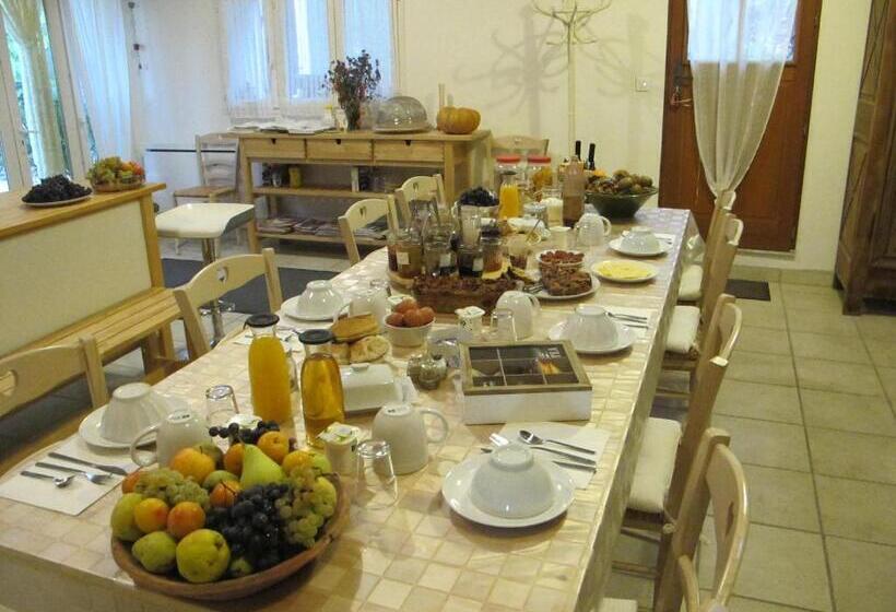 غرفة قياسية رباعية, Lou Cardalines