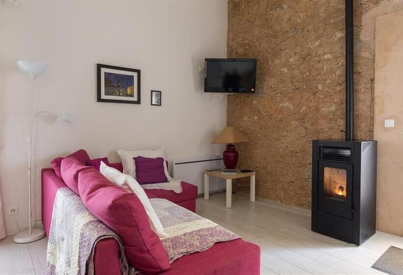 شقة غرفة واحدة, Lou Cardalines