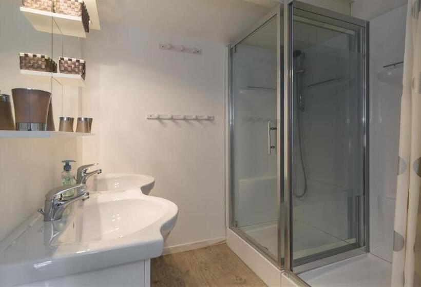 شقة غرفة واحدة, Lou Cardalines