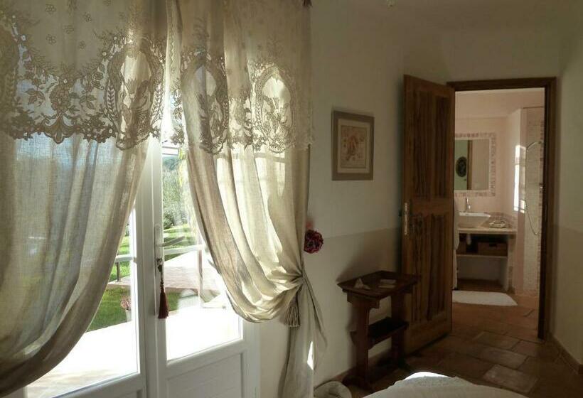 غرفة قياسية مزوَّدة بتراس, Mas De L Olivette