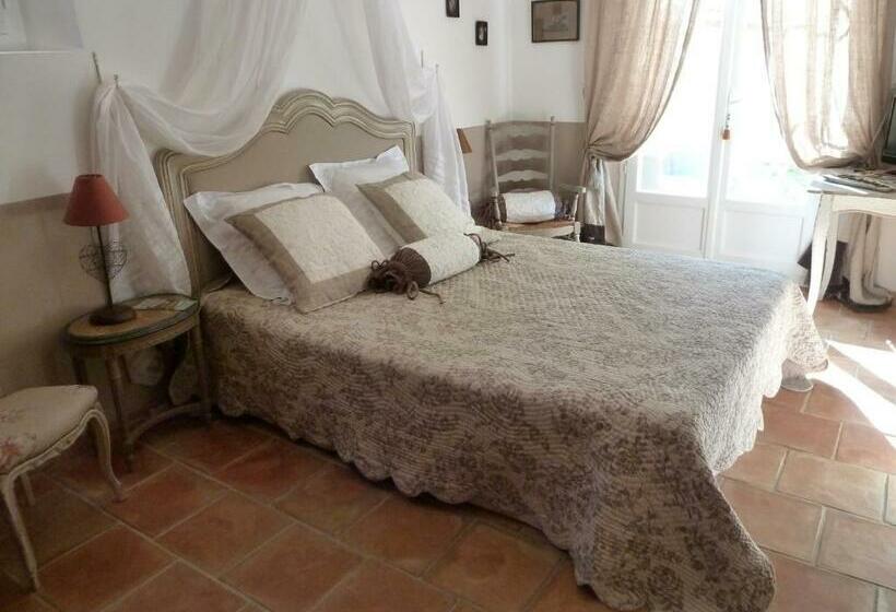 غرفة قياسية مزوَّدة بتراس, Mas De L Olivette