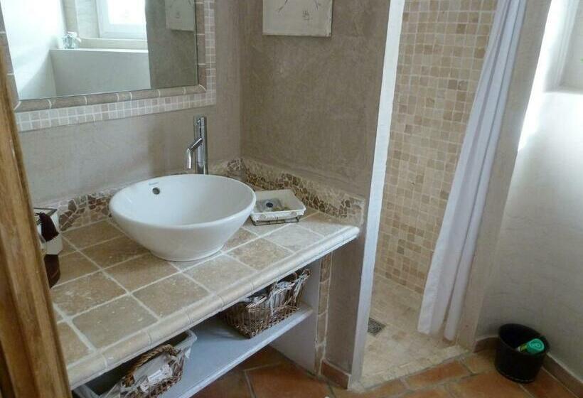 غرفة قياسية مزوَّدة بتراس, Mas De L Olivette