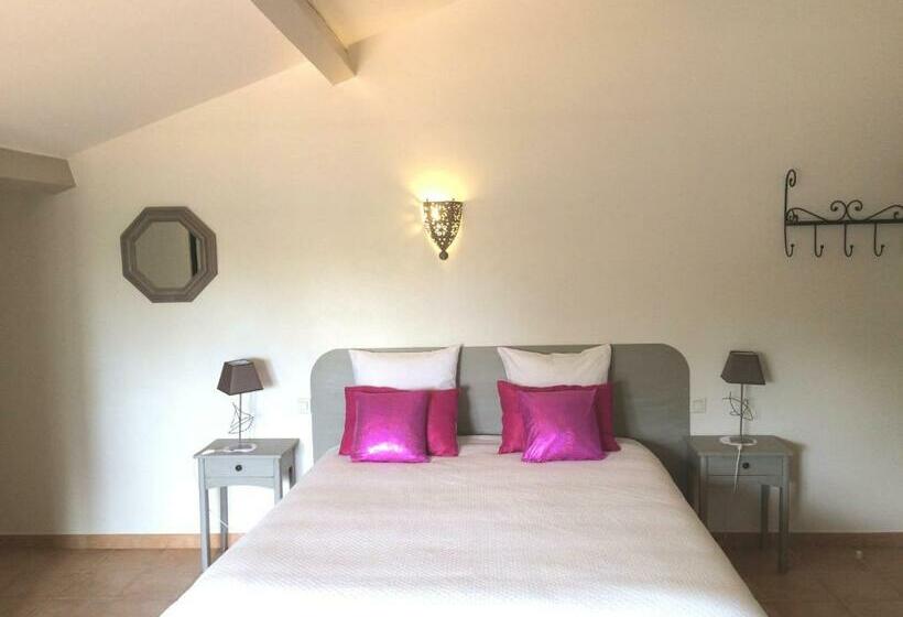 غرفة قياسية ثلاثية, Mas Saint Ange