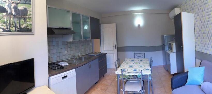 דירת חדר נוף לגינה, Mas Saint Ange