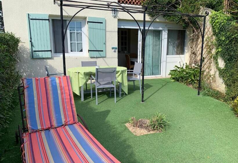 شقة غرفتين, Mas Saint Ange