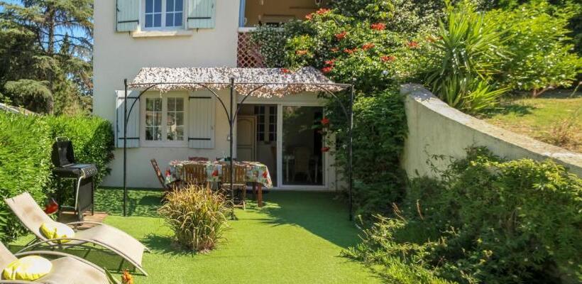 شقة غرفتين, Mas Saint Ange