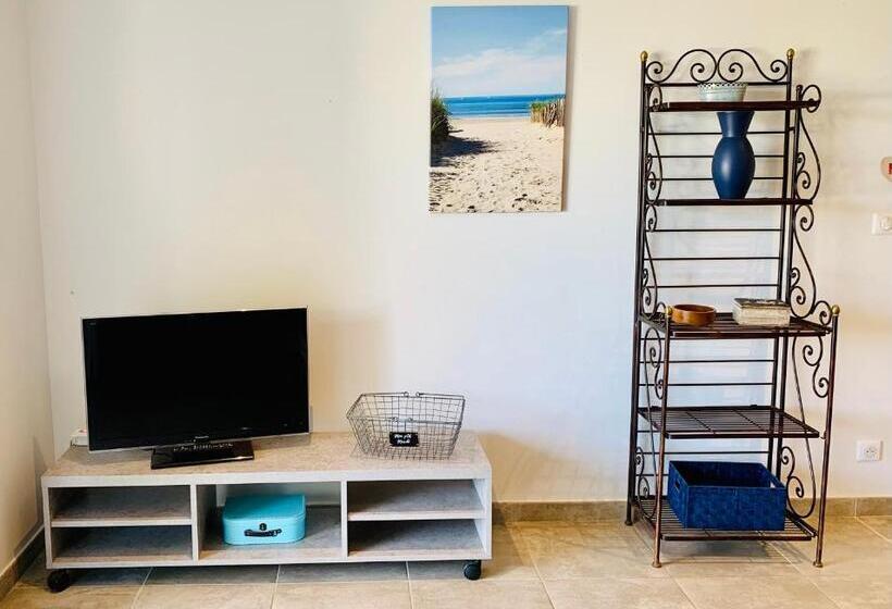 דירת חדר בקומת קרקע, Mas Saint Ange