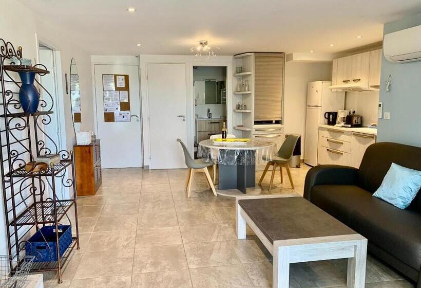 דירת חדר בקומת קרקע, Mas Saint Ange