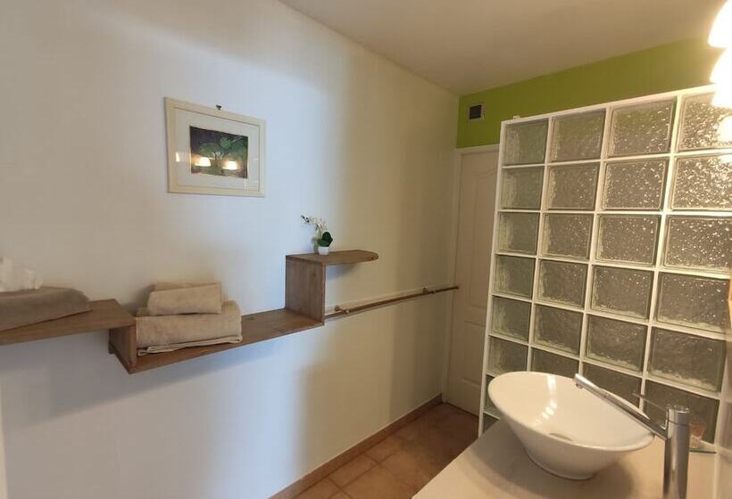 غرفة ديلوكس, Mas Saint Ange