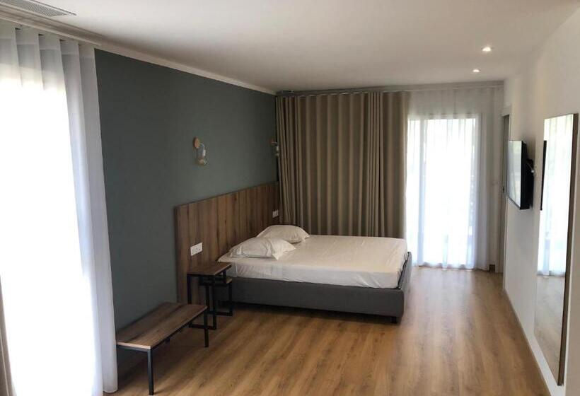 정원 전망 4인용 스탠다드 룸, Auberge Les Oliviers