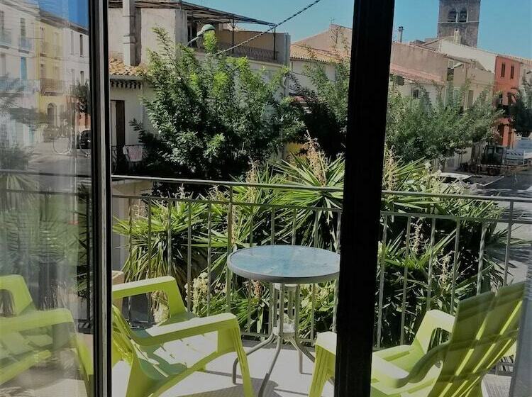 غرفة كومفورت ثلاثية, De Thau